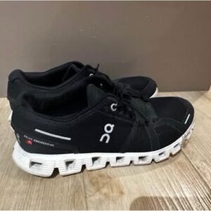 On Running Running Women Cloudflow Black/White Lightweight Running Shoes 38